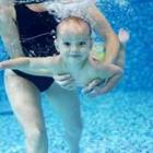 Baby onder water
