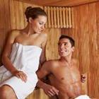 Man en vrouw in de sauna